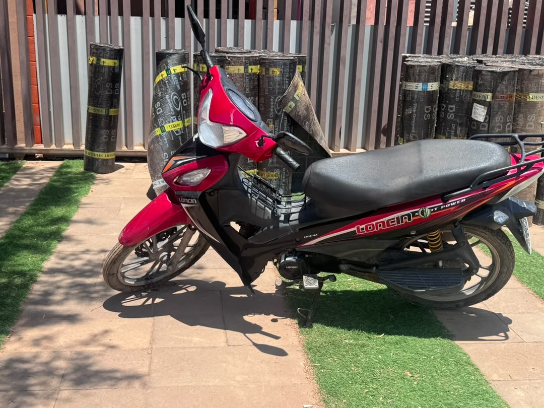 Moto Loncin Sport Power rouge et noir, bon état général