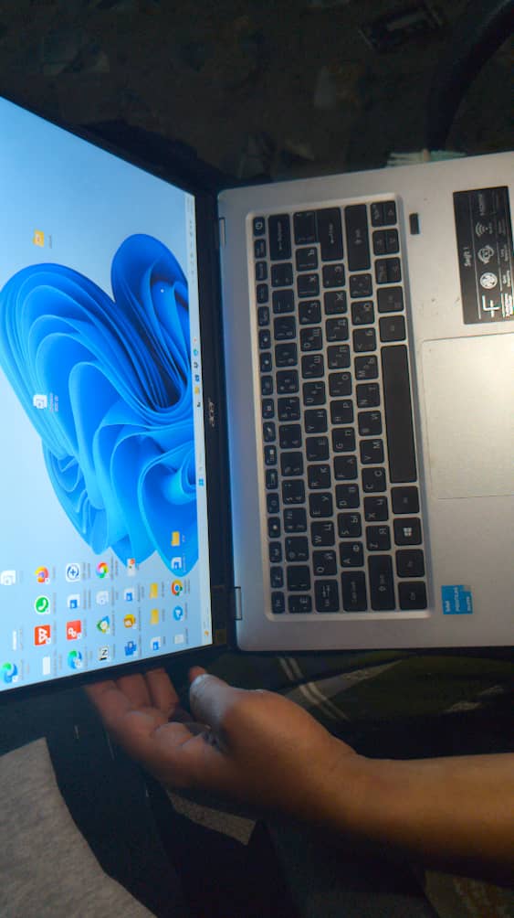 Ordinateur portable Intel Pentium Silver 4 Go RAM 250 Go SSD