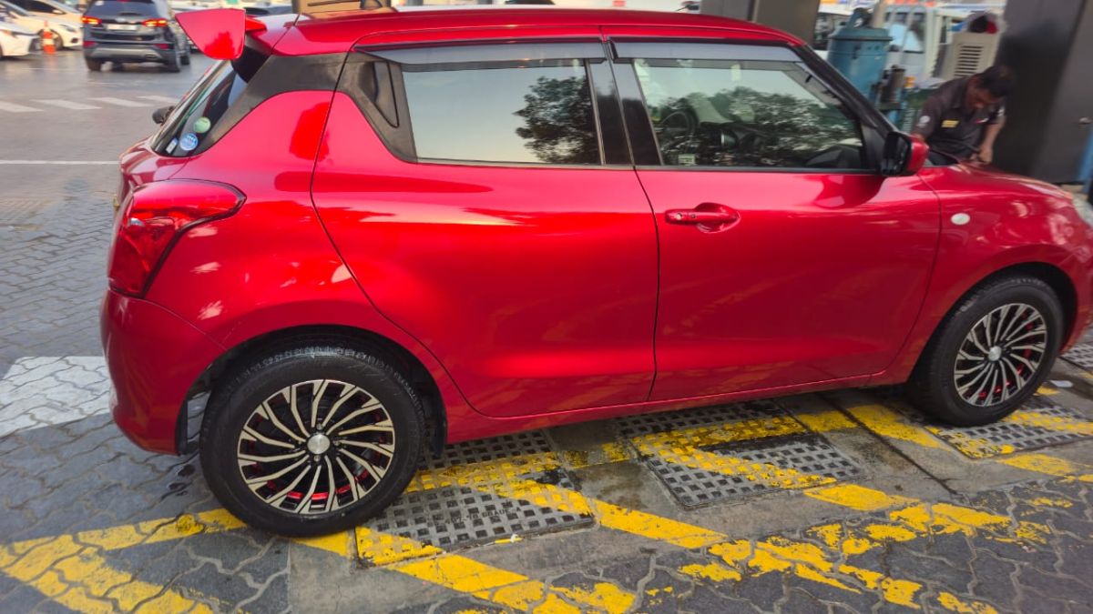 Suzuki Swift 2022 essence automatique rouge en excellent état