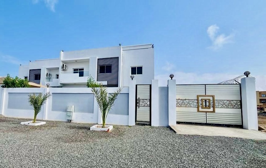 Villa F7 neuve avec annexe et climatisation à Haramous