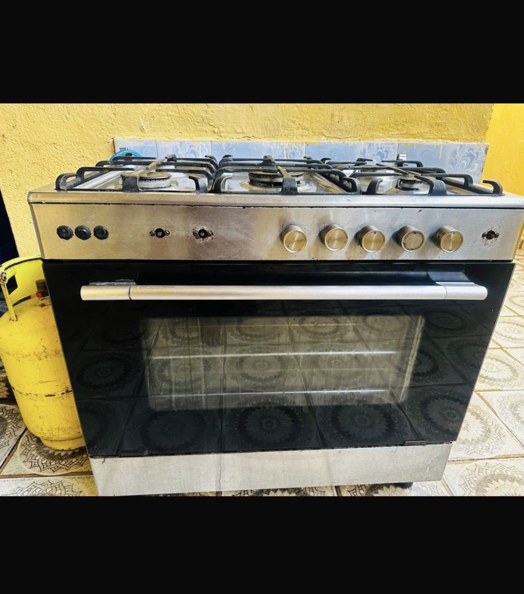 Cuisinière gaz 5 feux avec four en bon état