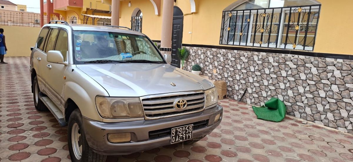 Toyota Land Cruiser 2010, diesel, boîte manuelle, bon état