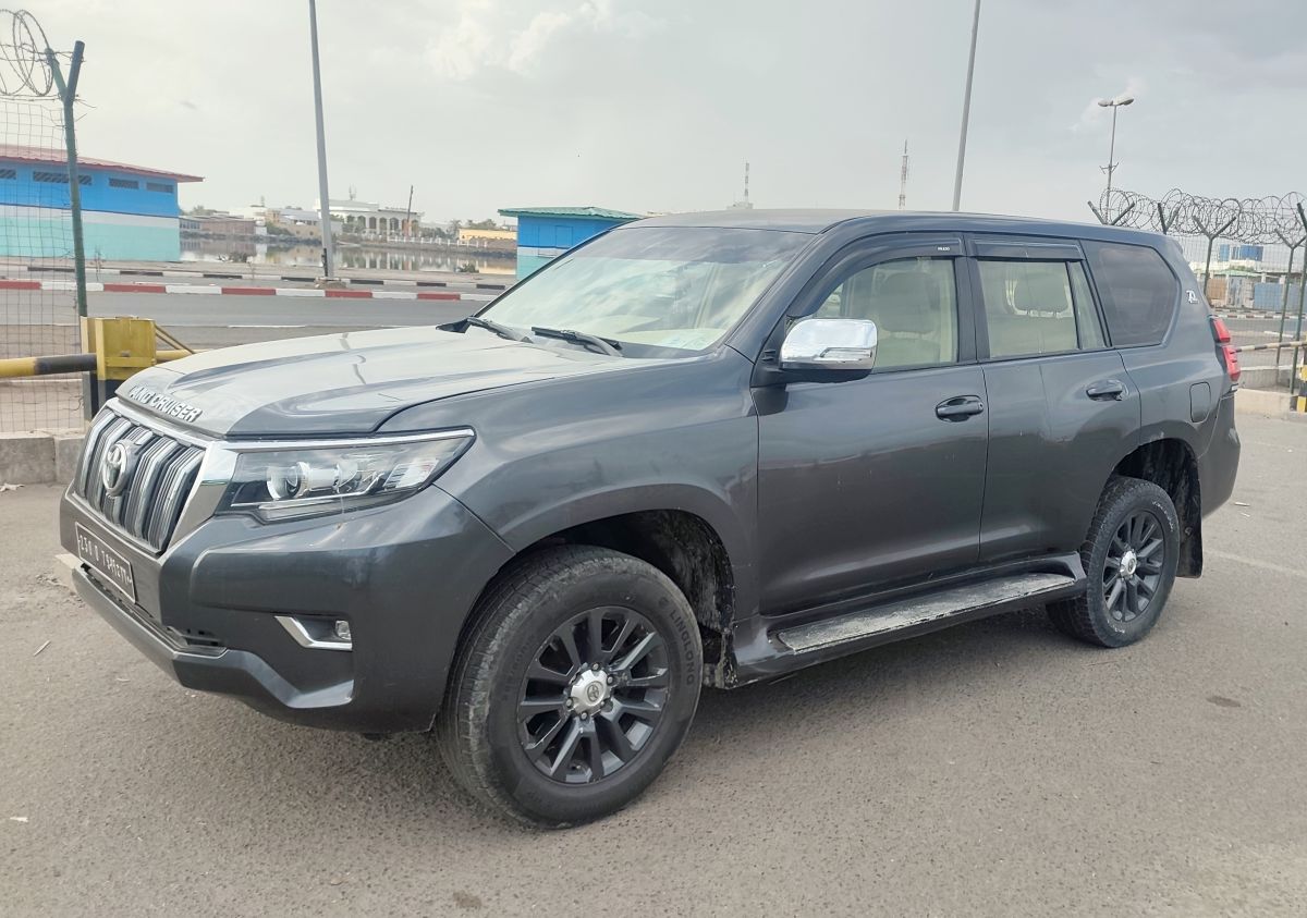 Toyota Prado 2016, essence, boîte automatique, haut de gamme