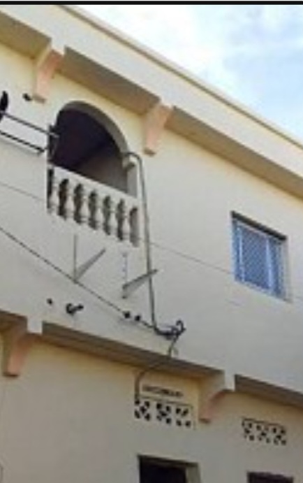 Maison F4 avec réservoir d\'eau à Barwaqo 1
