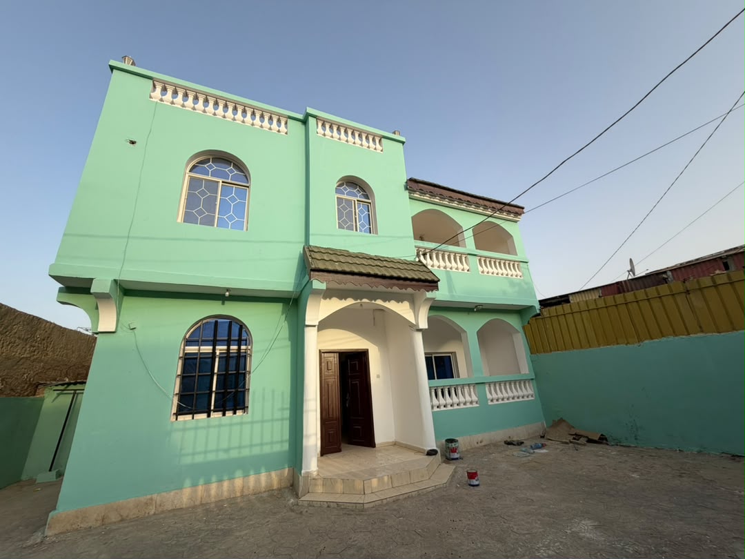Villa duplex F6 spacieuse à Gabode 4 proche route