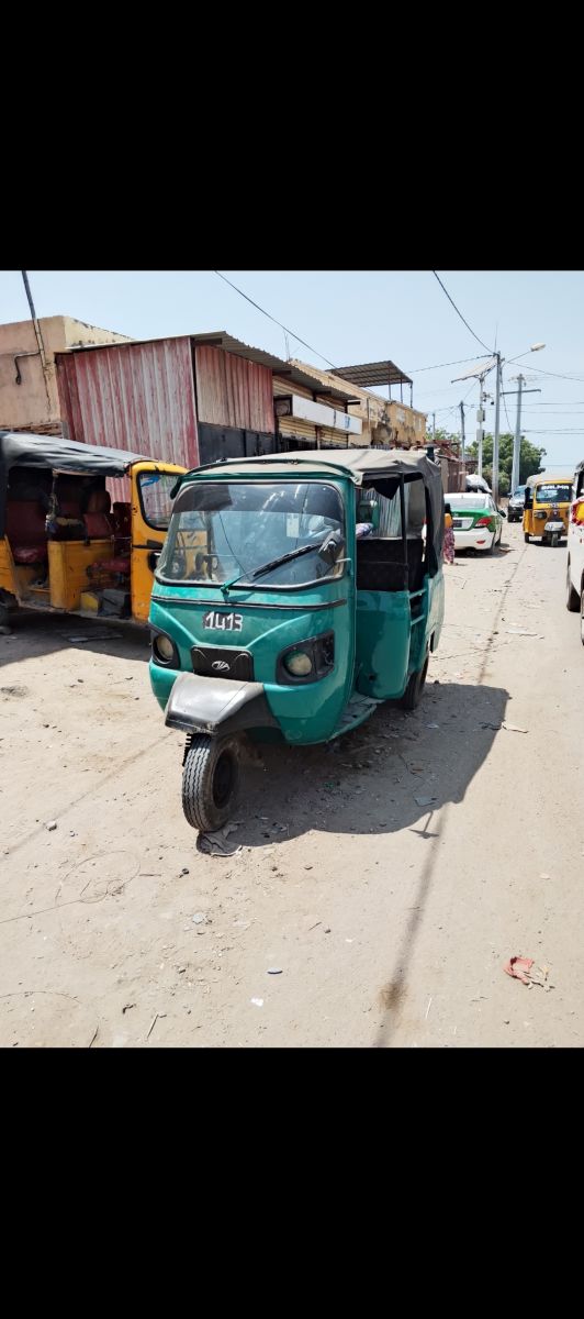 Bajaj D97 tricycle en excellent état prête à tester