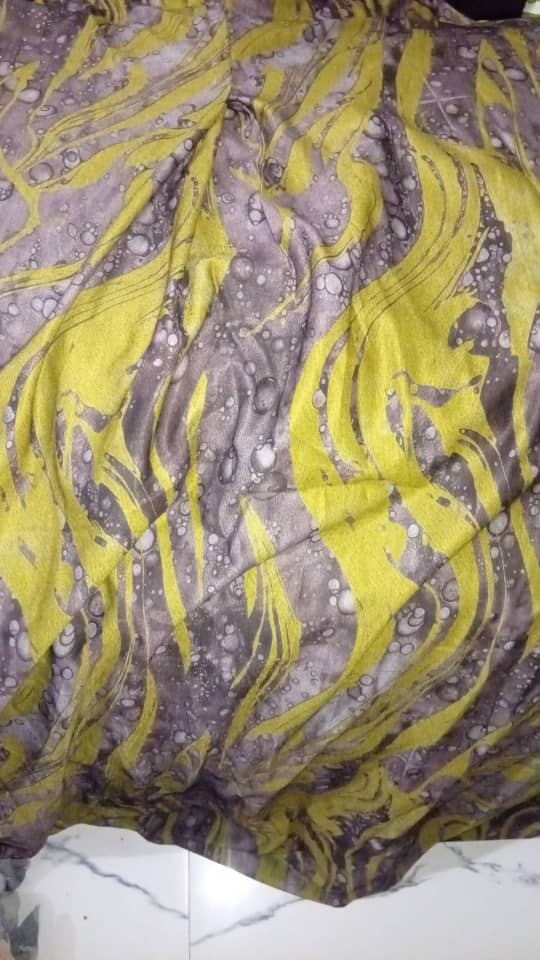 Robes élégantes disponibles à prix négociable