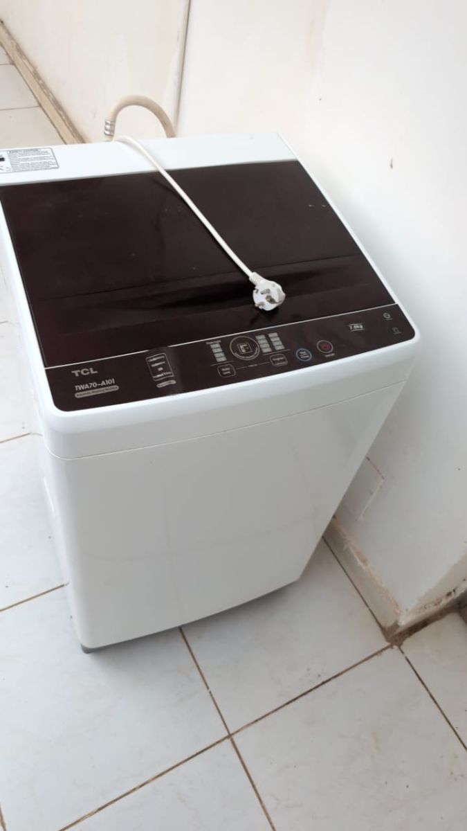 Lave-linge fonctionnel avec légère fuite d\'eau
