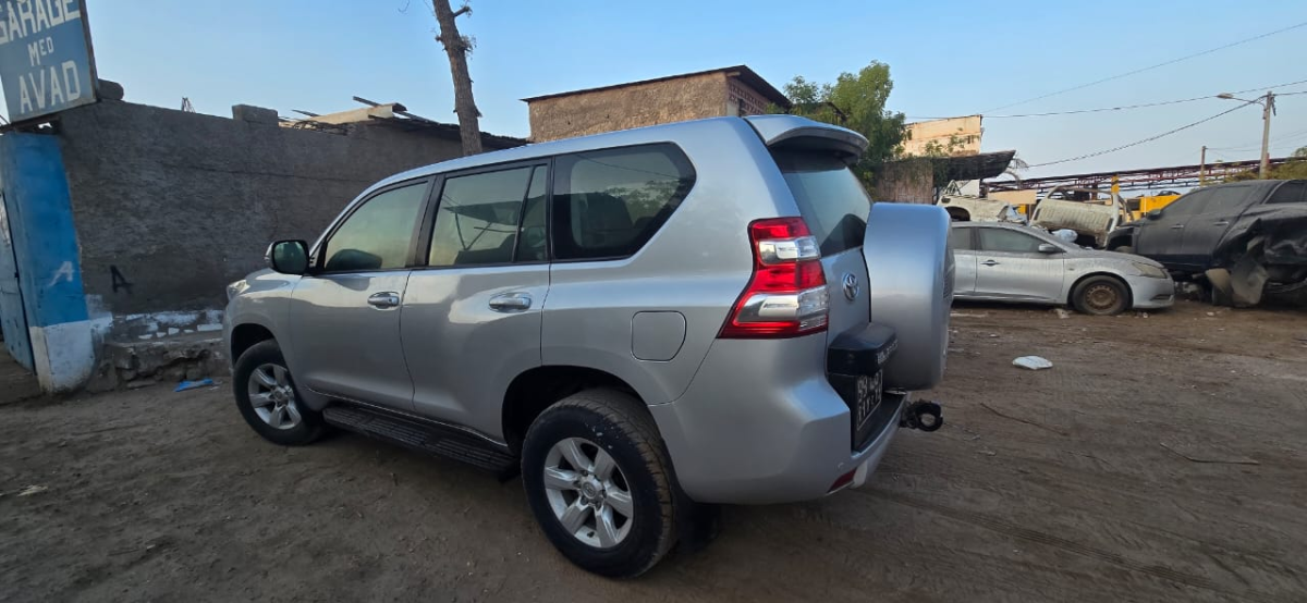 Toyota Prado 2015, diesel, boîte automatique, excellent état