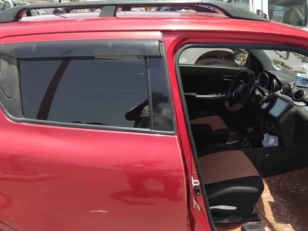 Suzuki Swift 2018 essence, climatisée, excellent état modèle hybride