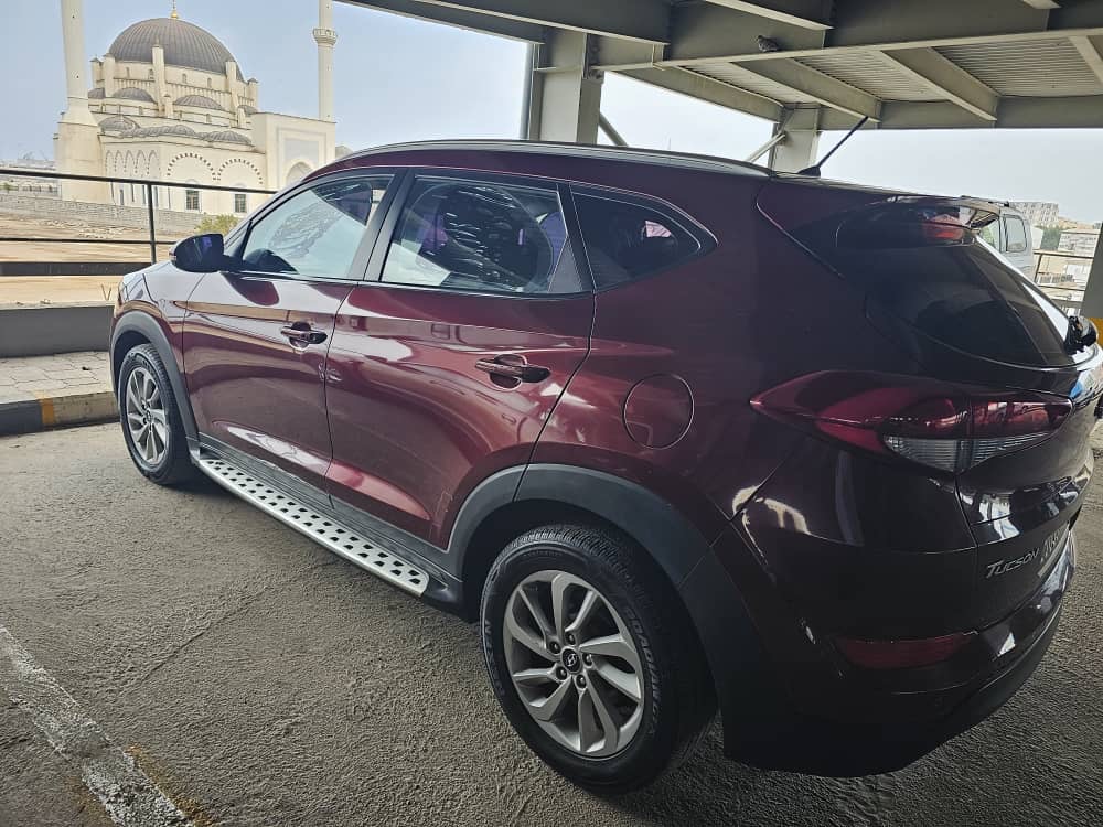 4 Voitures en excellent état à vendre HYUNDA TICSON -TOYOTA FORTUNER VXR 2020 AUTOMATIQUE & KIA k3 AUTOMATIQUE & Hyundai SANTA FE 2016