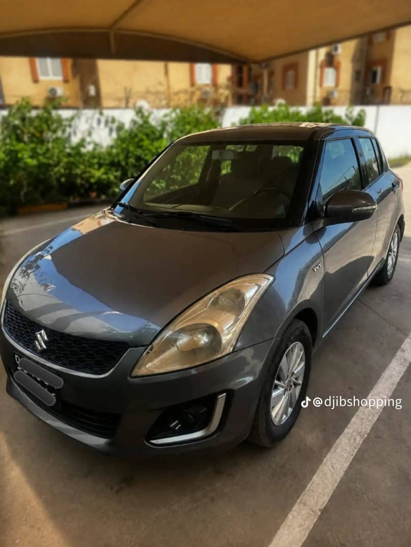 4 Voitures en excellent état à vendre TOYOTA FORTUNER VXR 2020 AUTOMATIQUE & HYUNDAI TUCSON & TOYOTA SWIFT AUTOMATIQUE & Hyundai SANTA FE 2016