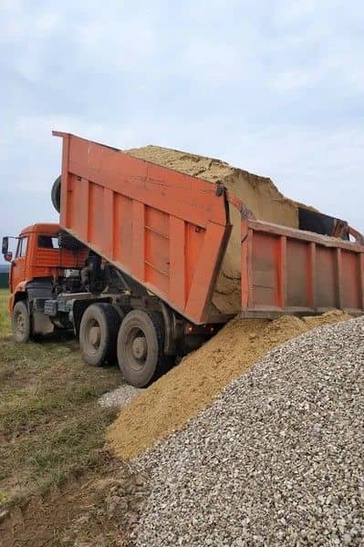 Gravier, sable fin et remblais pour chantier