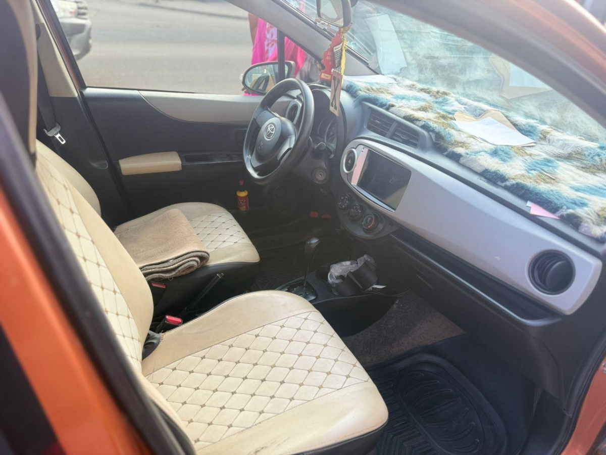 Toyota Vitz 2016, essence, boîte automatique