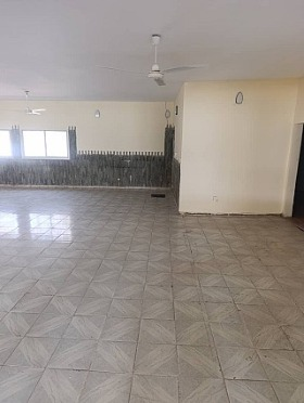 Local commercial spacieux avec terrasse proche aéroport de Djibouti