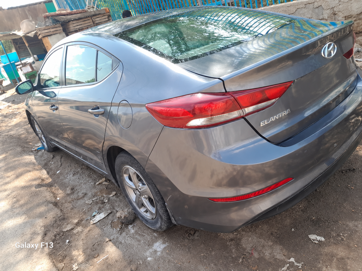 Hyundai Elantra 2018, essence, boîte manuelle