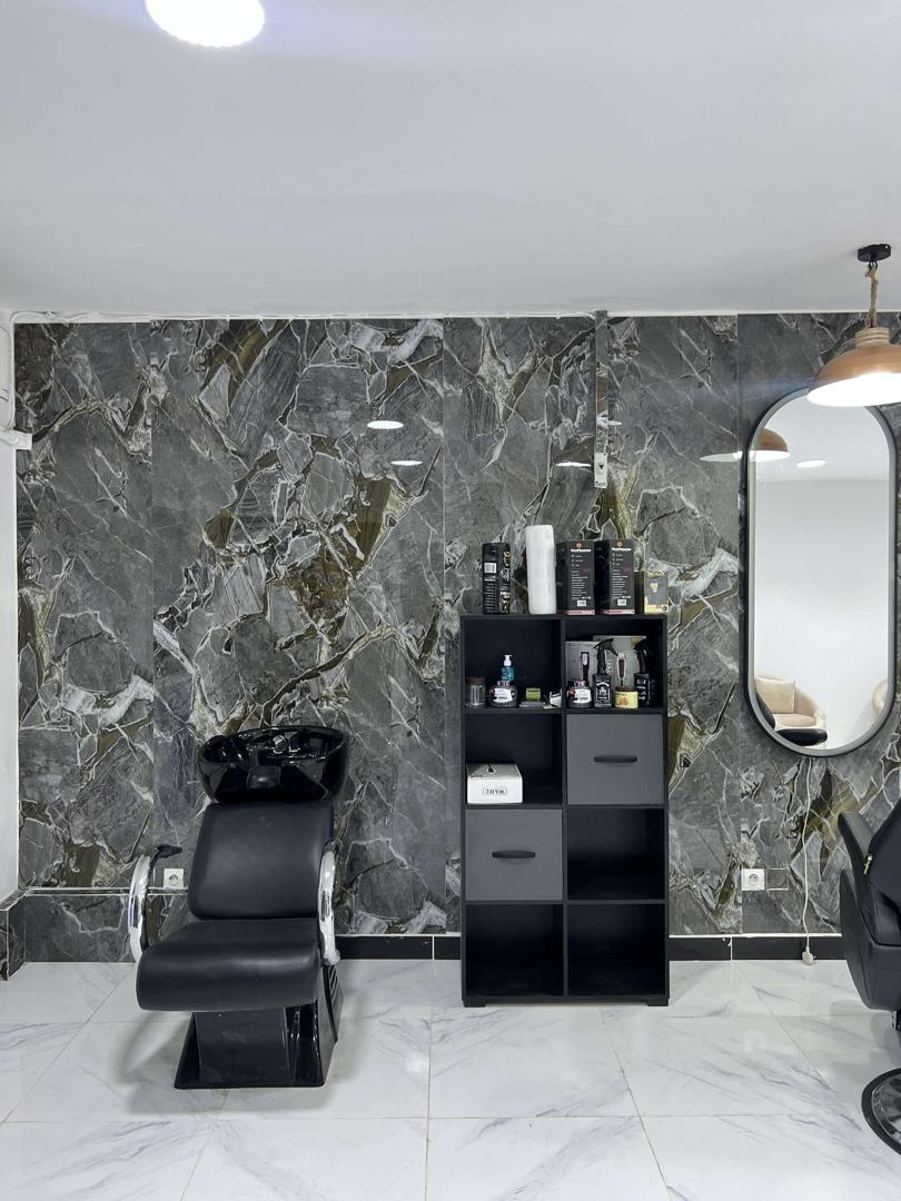 Matériel complet de salon de coiffure pour hommes