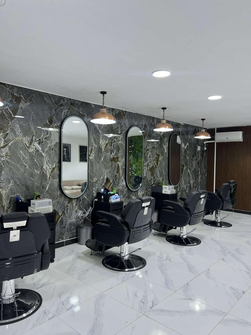 Matériel complet de salon de coiffure pour hommes