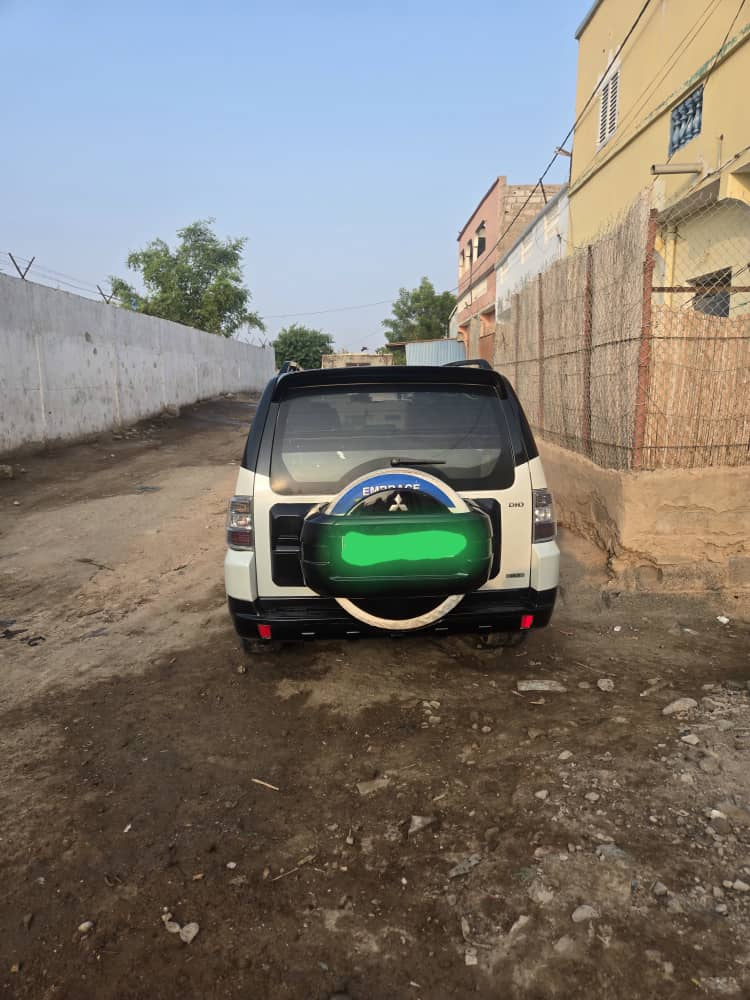Mitsubishi Pajero diesel, moteur neuf, bon état