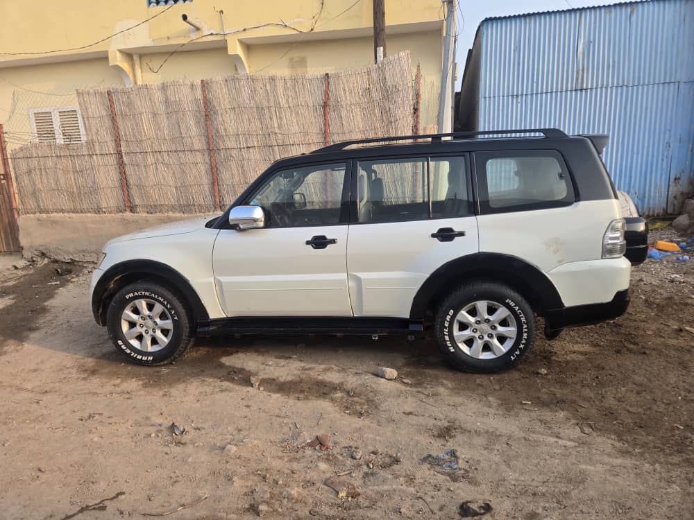Mitsubishi Pajero diesel, moteur neuf, bon état