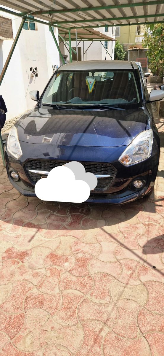 Suzuki Swift 2024 essence, état quasi neuf, climatisée