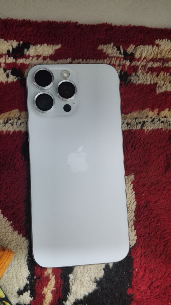 iPhone 16 Pro Max Blanc 256 Go en bon état
