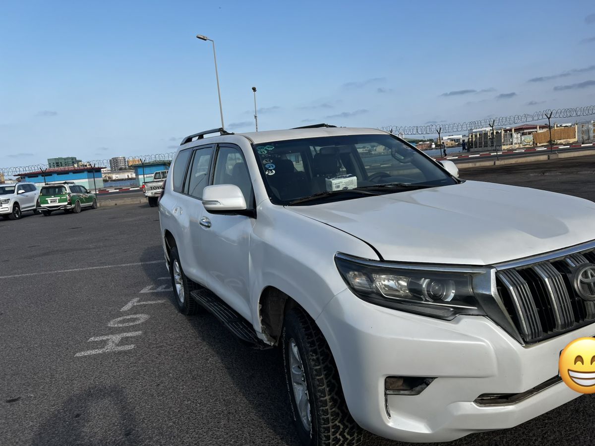 Toyota Land Cruiser Prado TXL diesel, boîte manuelle, Djibouti