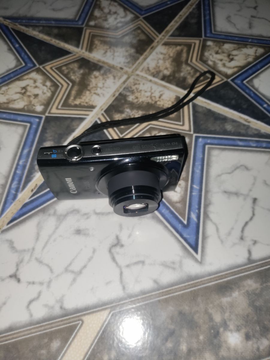 Appareil photo Canon Ixus 10x neuf avec chargeur et mémoire 16 Go