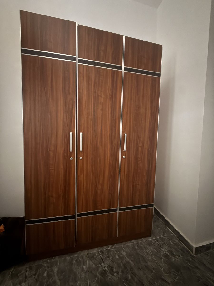 Armoire neuve 3 portes jamais utilisée