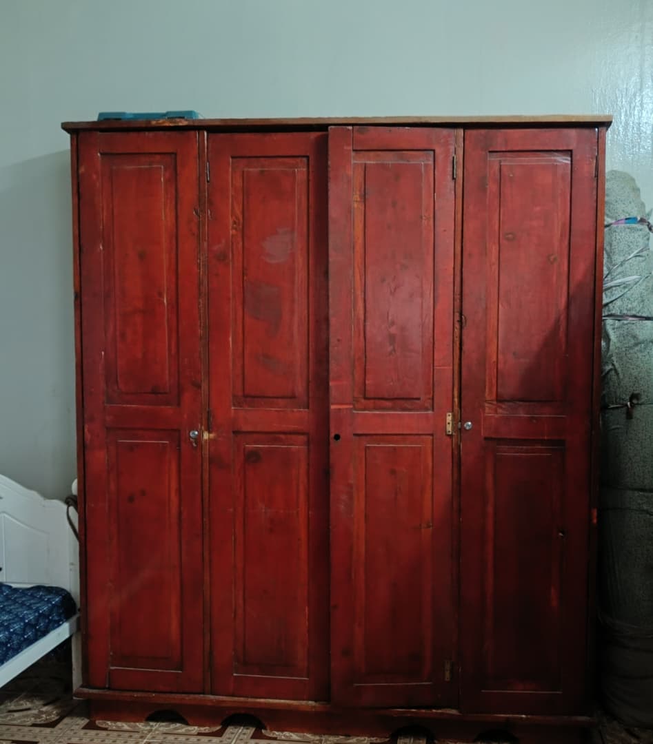 Armoire neuve rouge design contemporain