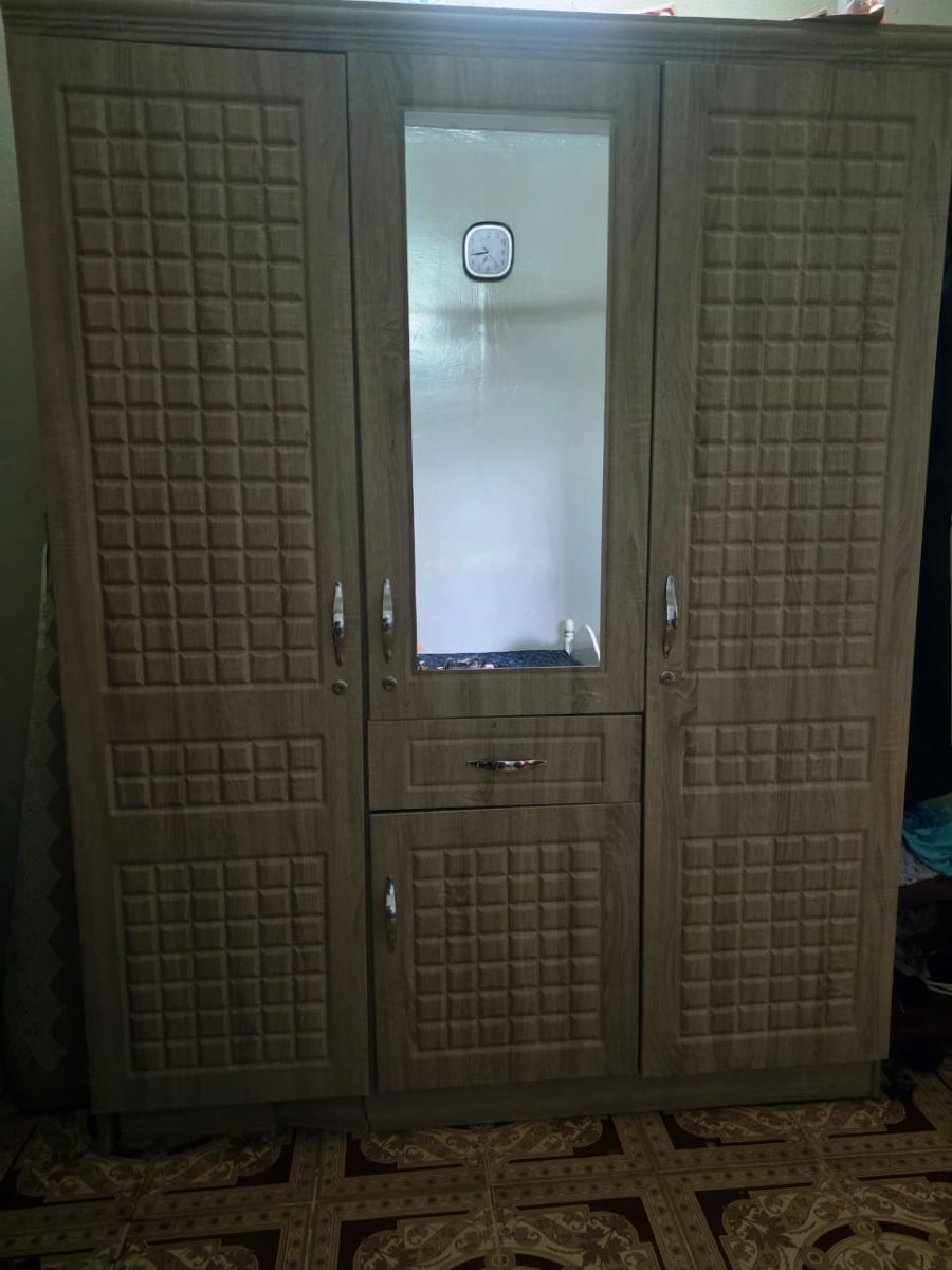 Armoire neuve en excellent état, usage 1 an
