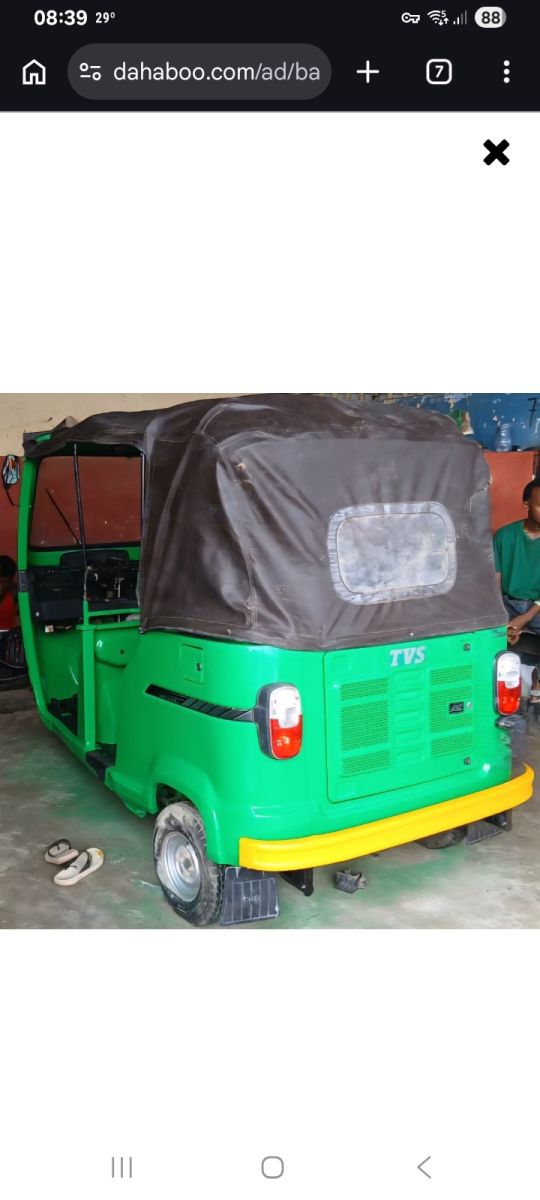 Bajaj TVS 3 roues vert, essence économique, transport et commerce
