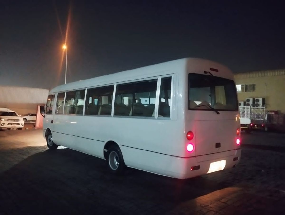 Bus 35 places 2018, provenance Dubaï, en bon état