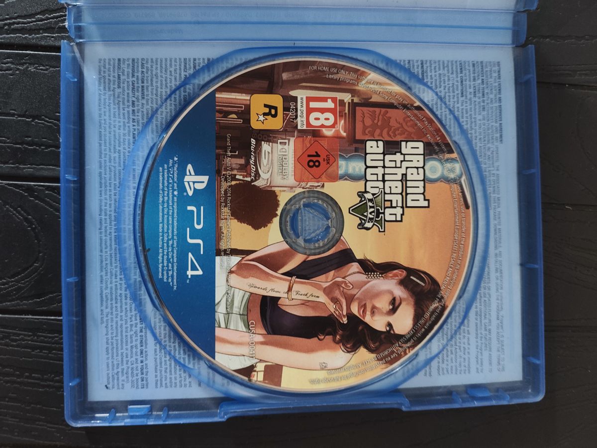GTA 5 jeu vidéo en très bon état recommandé