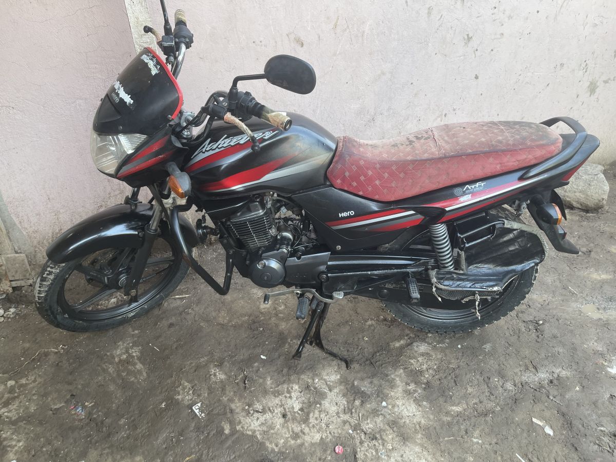 Moto Hero 150 cm3 en excellent état