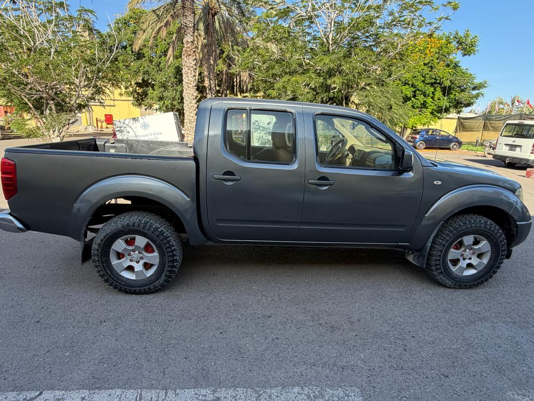 Toyota Hilux 2014 gris, boîte manuelle en très bon état