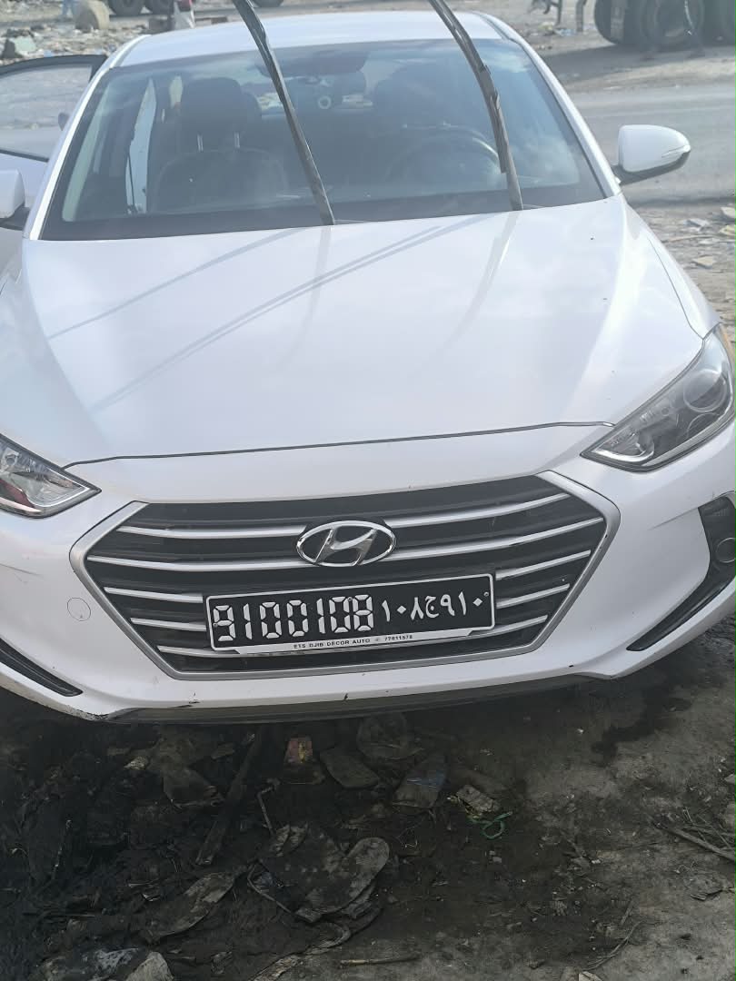 Hyundai Avante diesel, climatisation, bon état