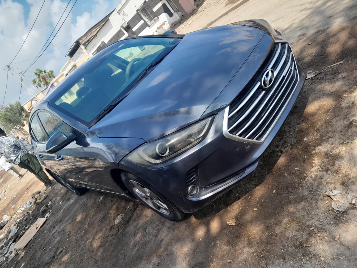 Hyundai Elantra 2018, essence, boîte manuelle