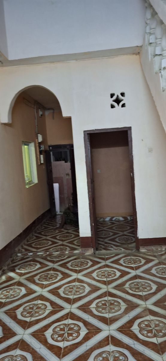 Maison F2 avec grand salon et terrasse à Barwaqo 1
