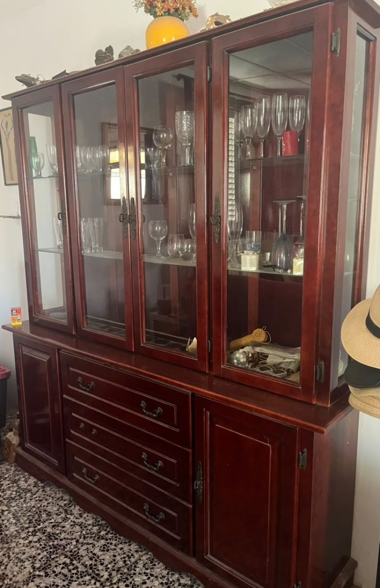 Bahut vitré pour salon en bon état