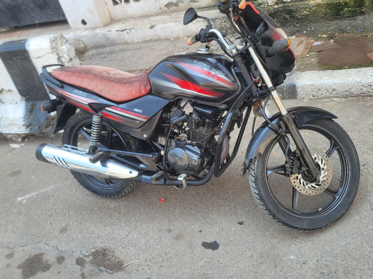 Moto Hero en bon état avec papiers valables