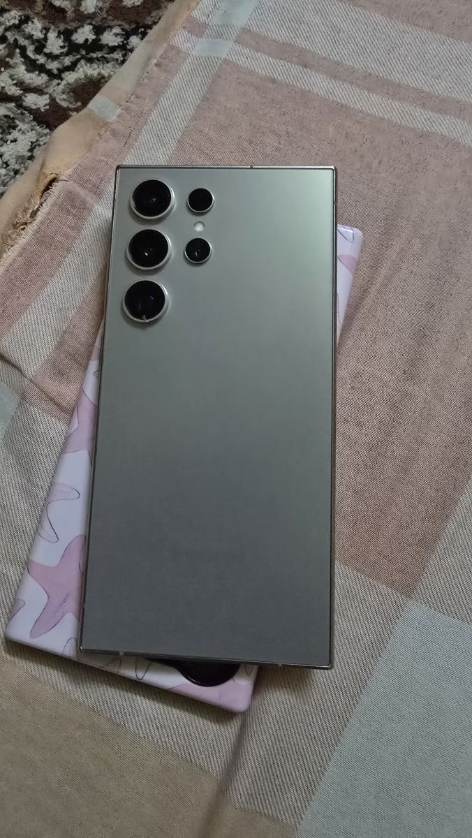 Samsung S24 Ultra 12 Go RAM 256 Go en excellent état