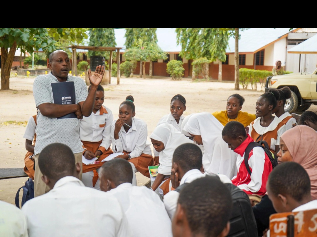 Séances de sensibilisation et accompagnement scolaire pour jeunes