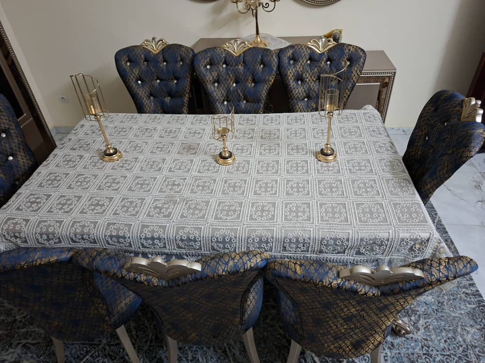 Table à manger 8 places avec living et accessoires en excellent état