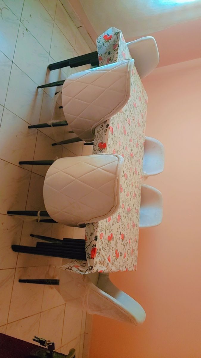 Ensemble salle à manger bois avec 6 chaises et 2 vitrines
