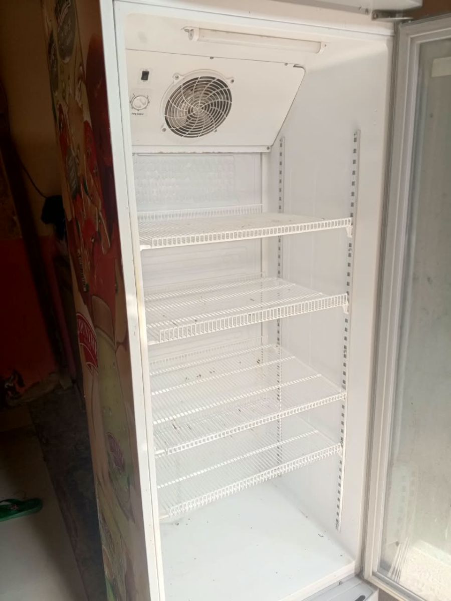 Frigo congélateur presque neuf, usage moins d\'un mois