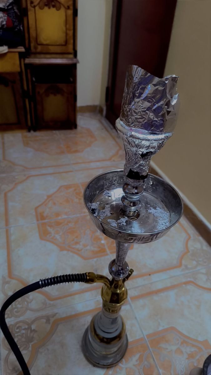 Grande chicha neuve avec accessoires complets