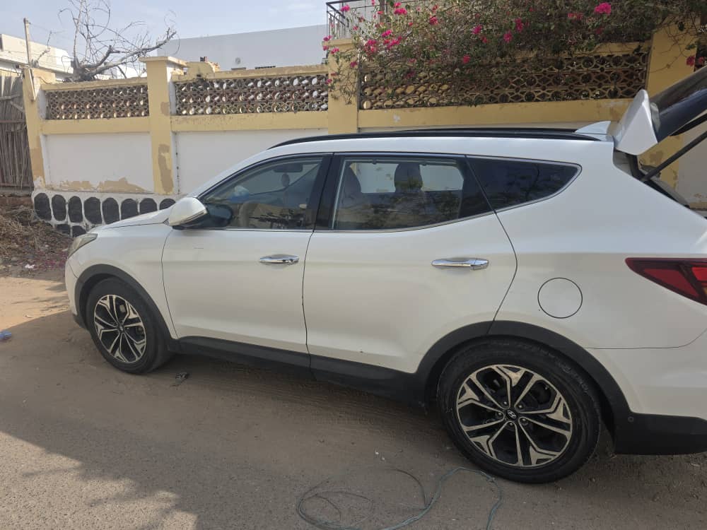 Hyundai Santa Fe 2015 diesel automatique blanc en excellent état