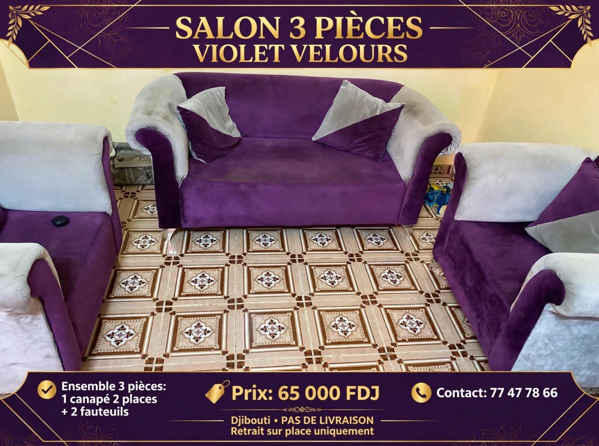 Salon trois pièces violet avec rideau gris en bon état