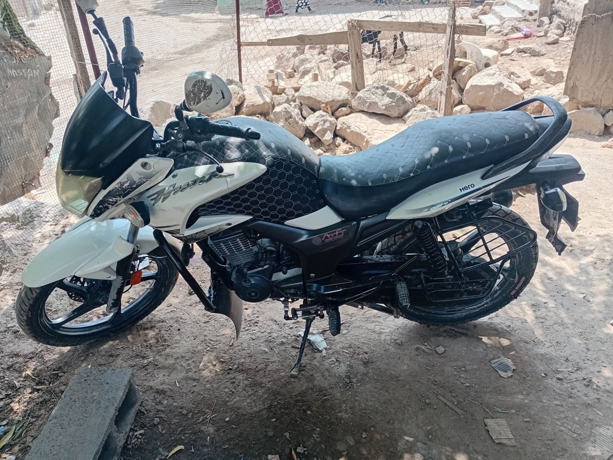 Moto Hero Hunk en bon état de fonctionnement